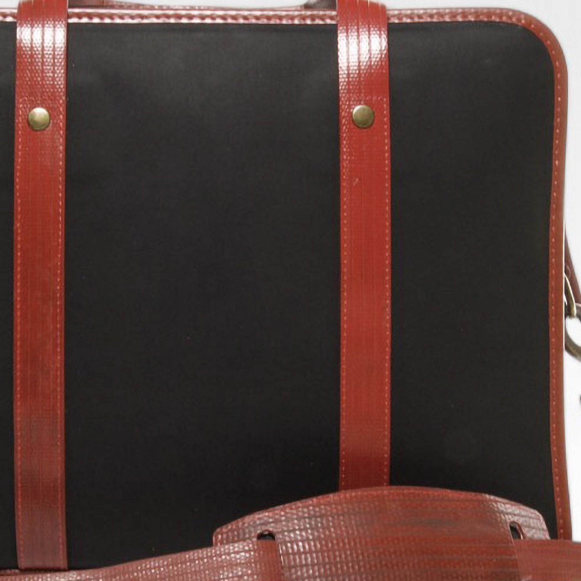 Compact_Briefcase_Black_2020_2_web-details.jpg