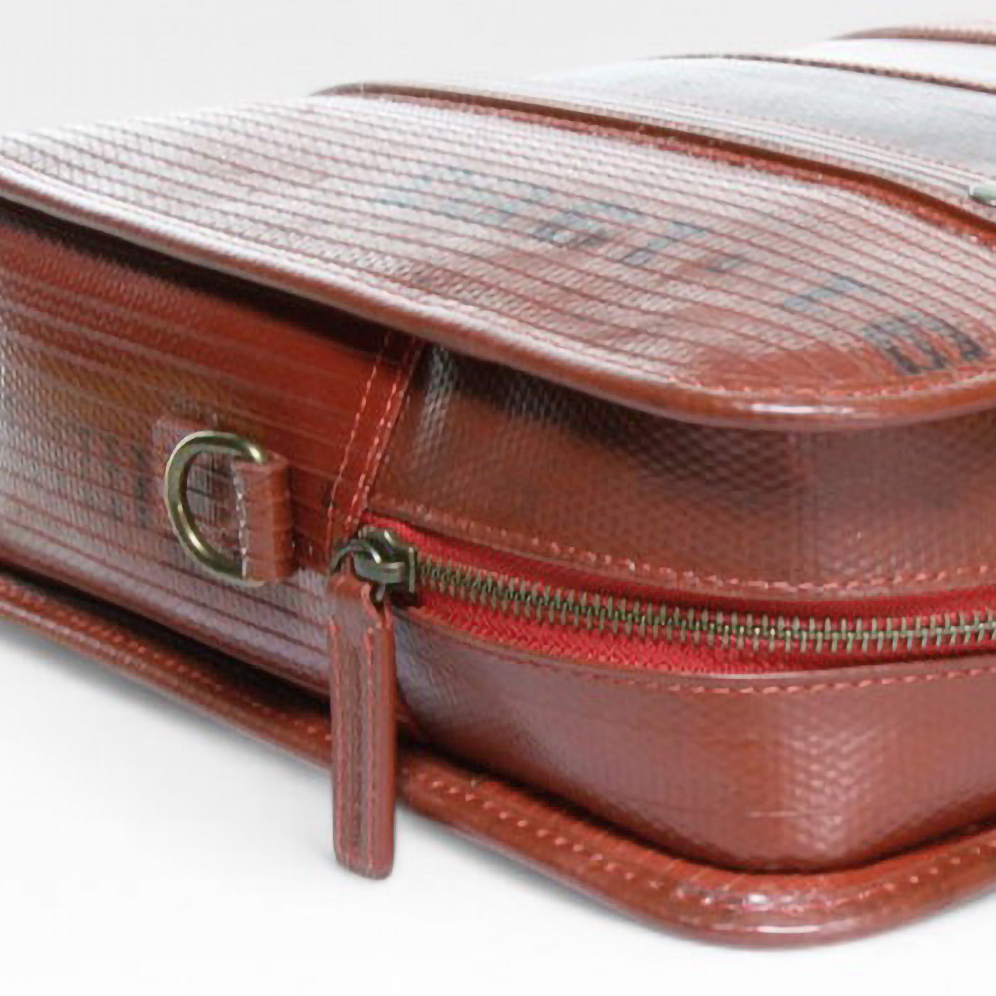Compact_Briefcase_Red_2020_6_web-details.jpg