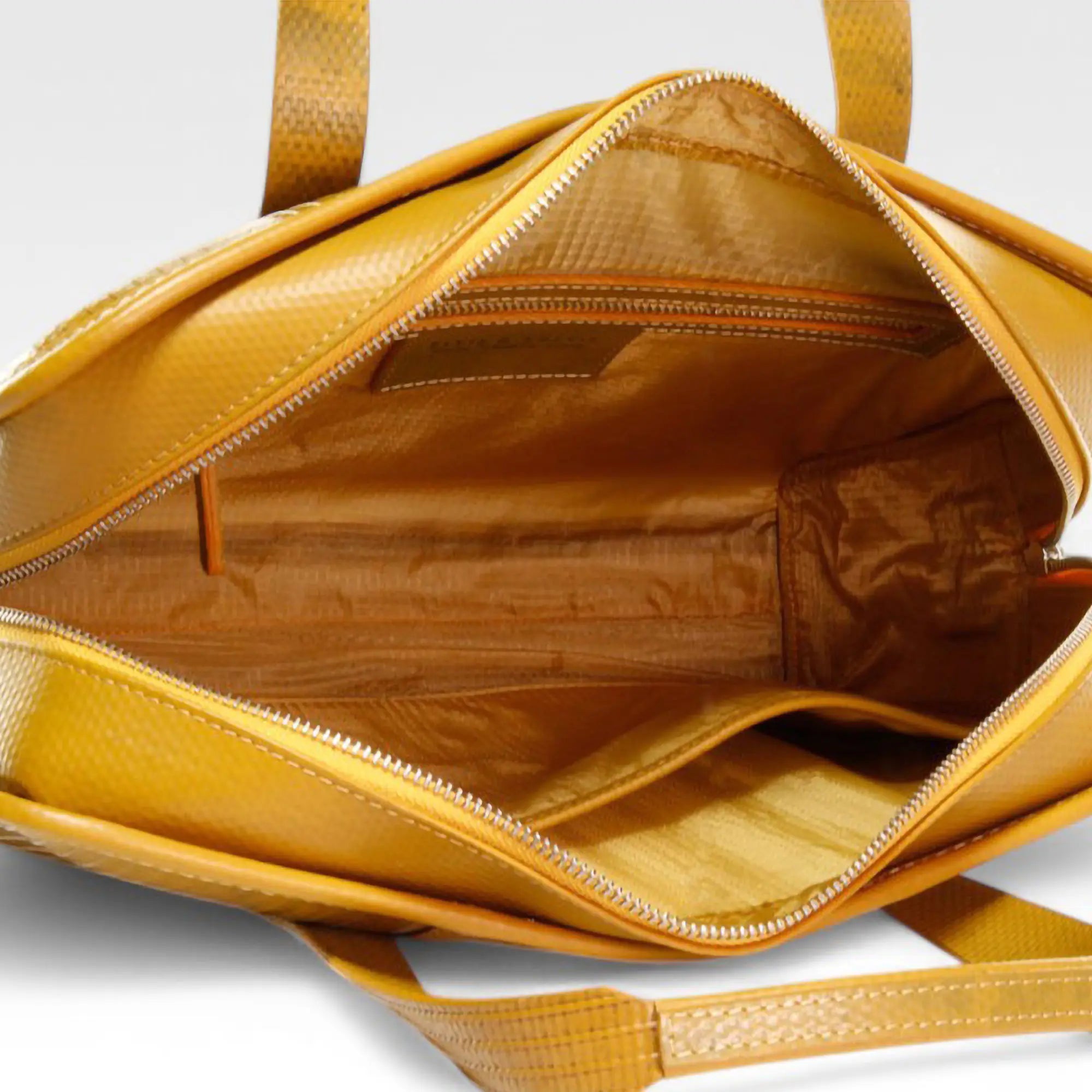 Compact_Briefcase_Yellow_2020_7_web-details.webp
