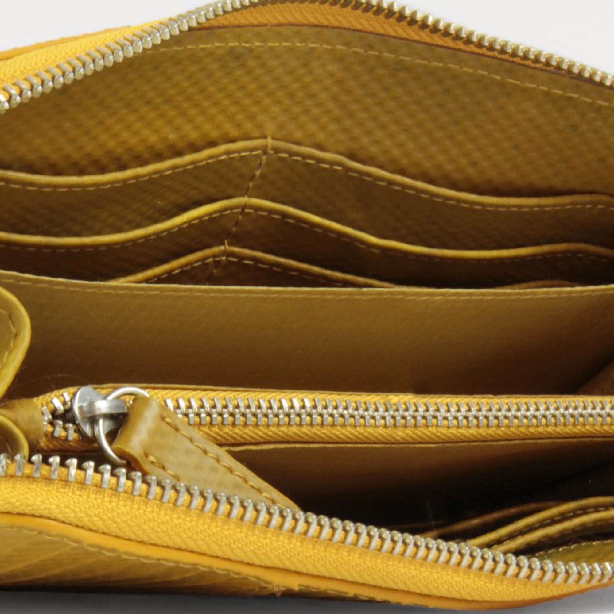 Ladies-purse-yellow-2-details_79cea7d8-6be6-4081-8885-5bb603944fec.jpg