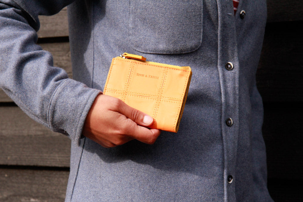 leather bifold wallet