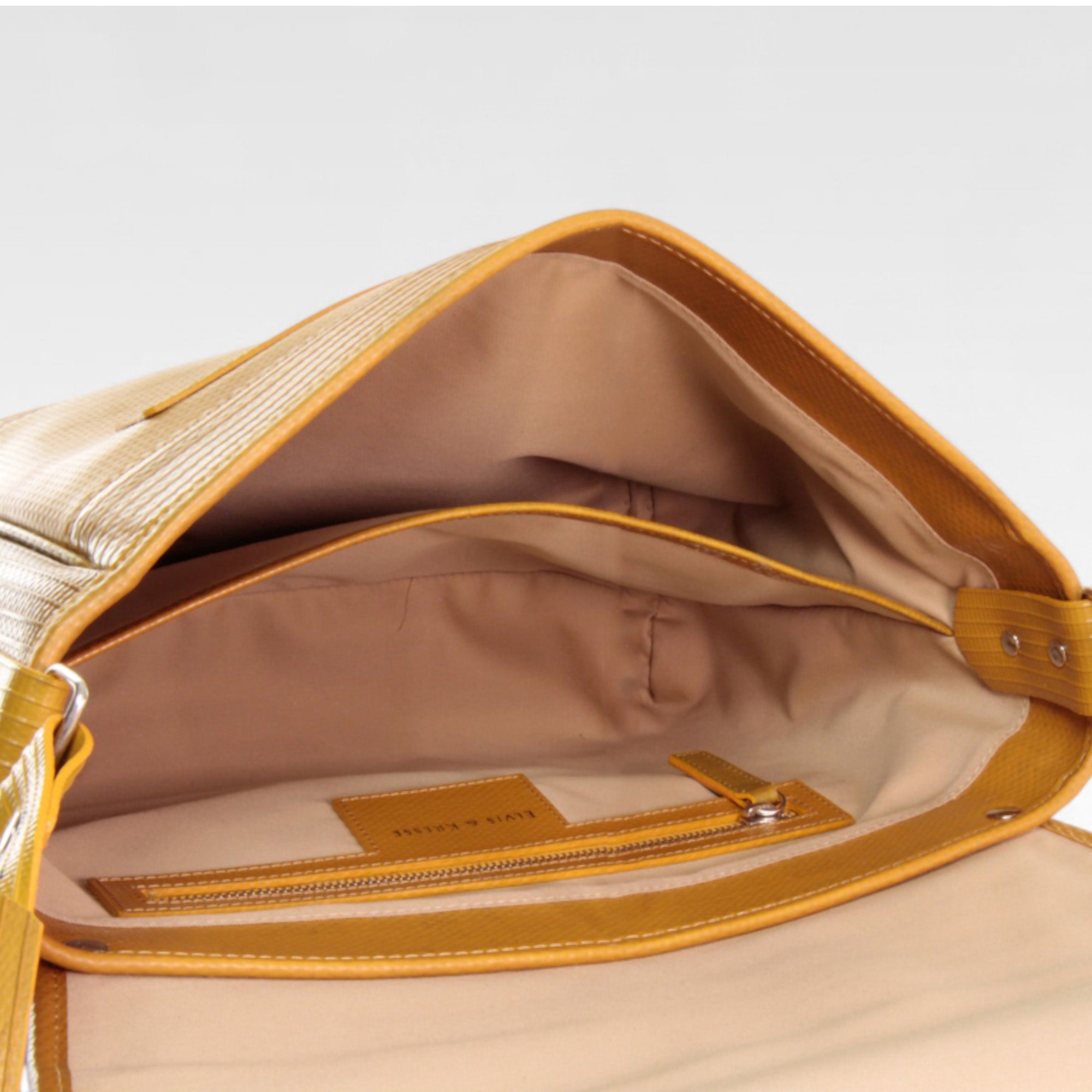 Messenger_Bag_Beige_Lining_Yellow_1-detail_1913555f-465a-4b47-b4d2-610b537c1fb5.jpg