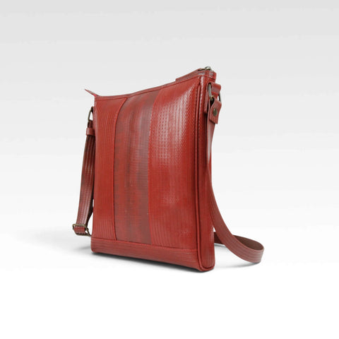 The Elvis & Kresse Reporter Bag is an ethical and sustainable messenger bag: perfect when you want to go light!