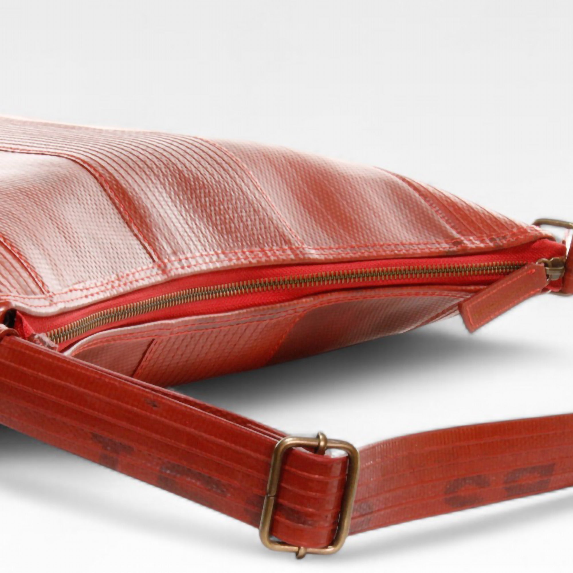 Tolley_Tote_MkIII_Red_5-details_47c32a22-3a9e-4058-86df-0ff0192e208b.jpg