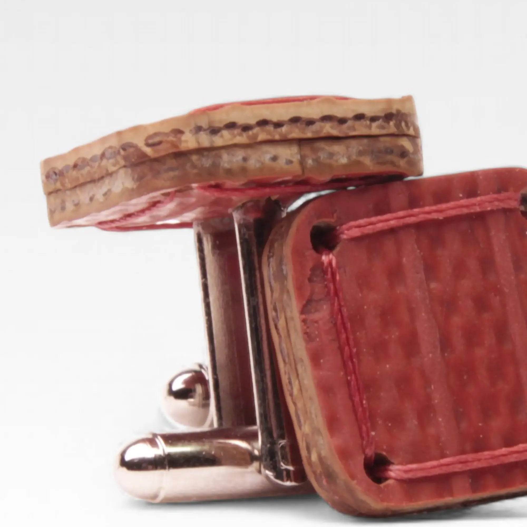 Torpedo_Cufflinks_red_3-details.webp