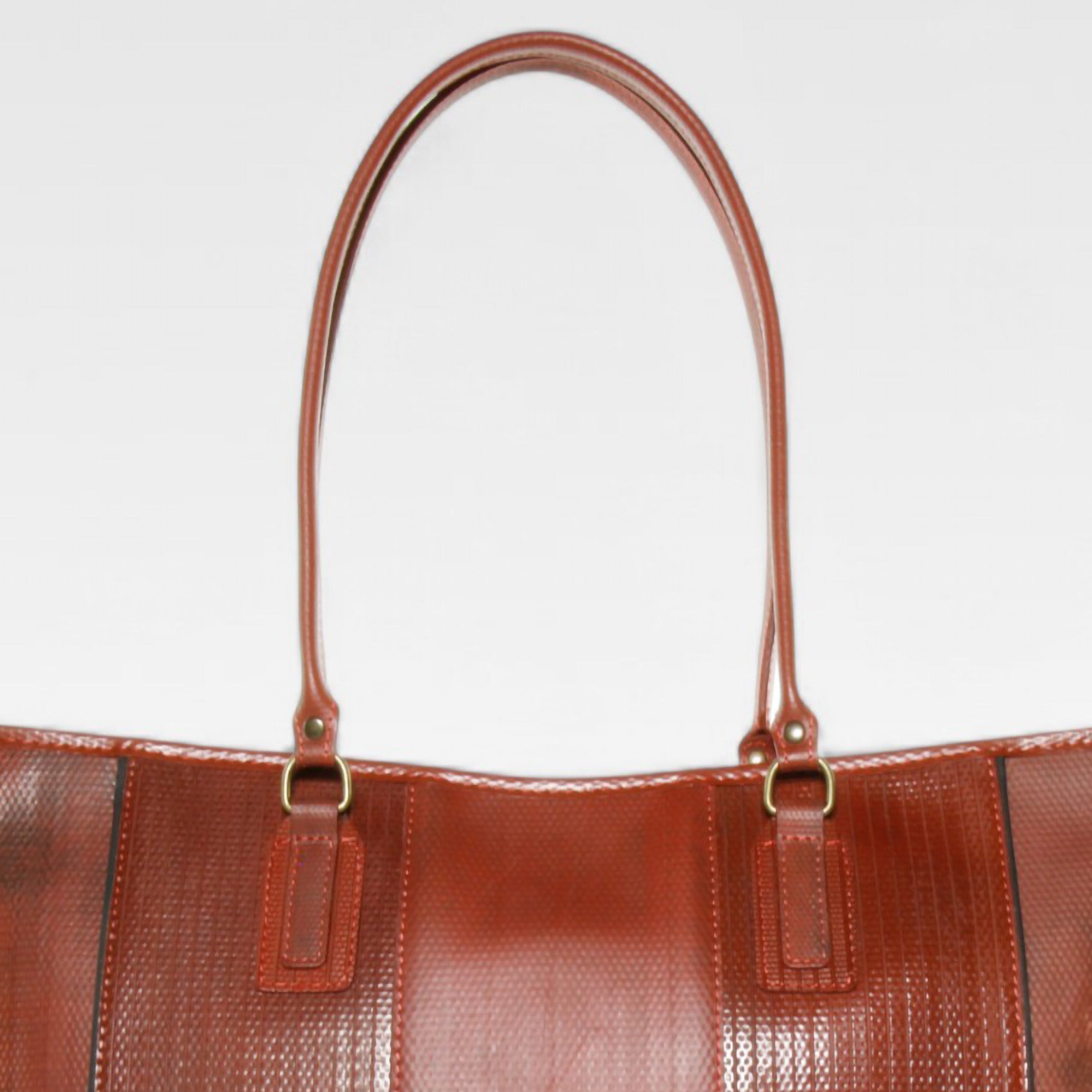 Tote_Red_2019_1-features_a32add95-2612-4b80-afd1-6d3e53a2da72.jpg