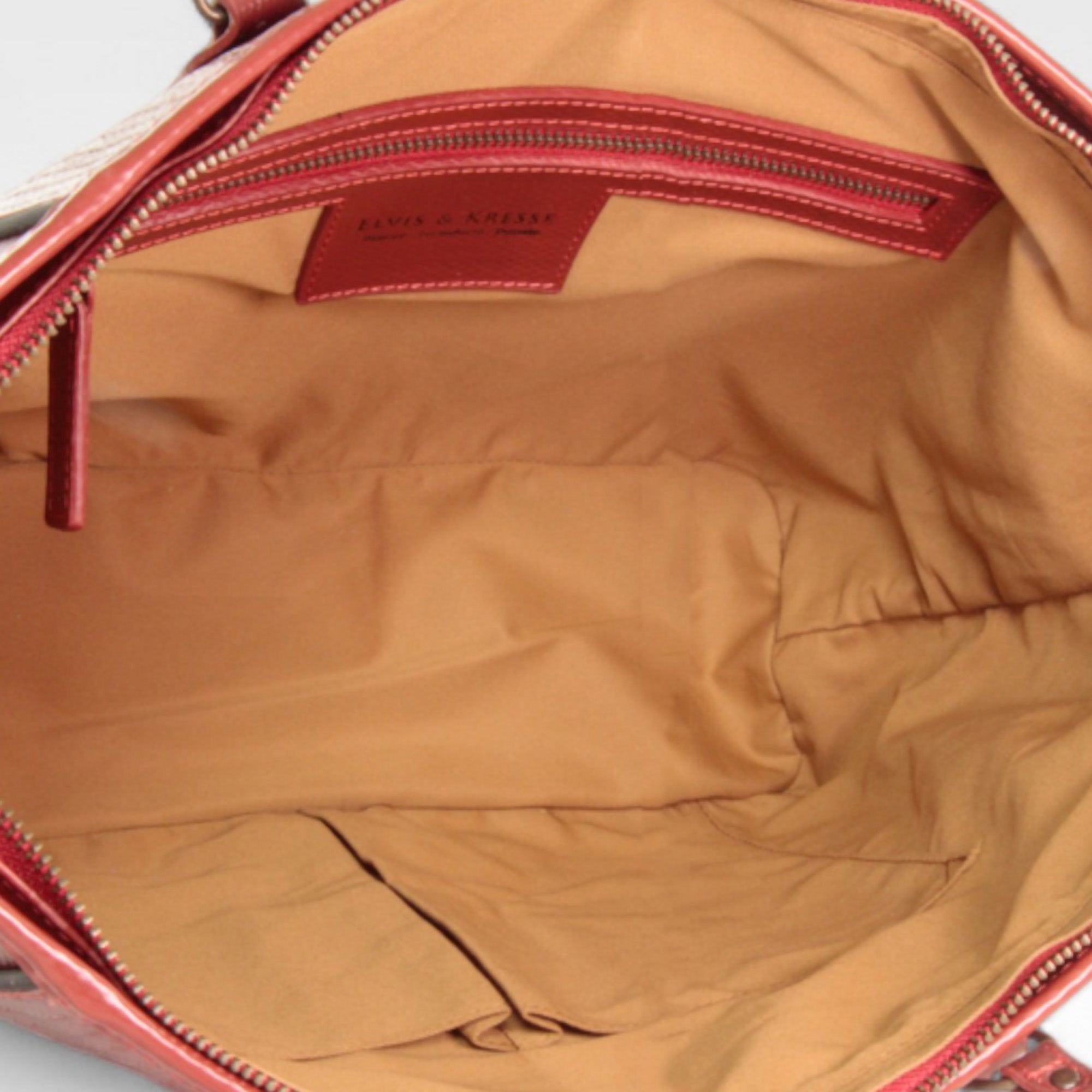 Tote_Red_Beige_Lining-features_083cba8c-6409-42b8-9eda-675f77aff354.jpg