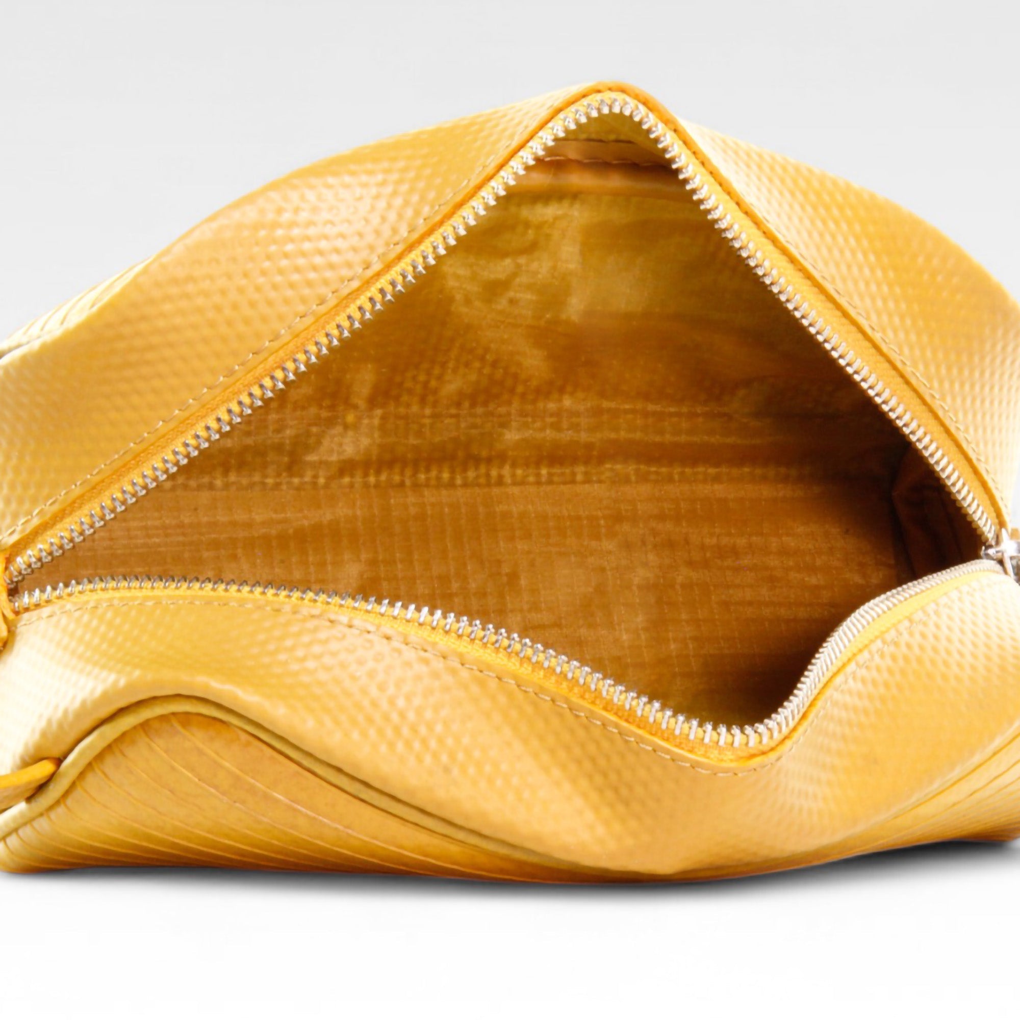 Travel_case_yellow_4-details.jpg