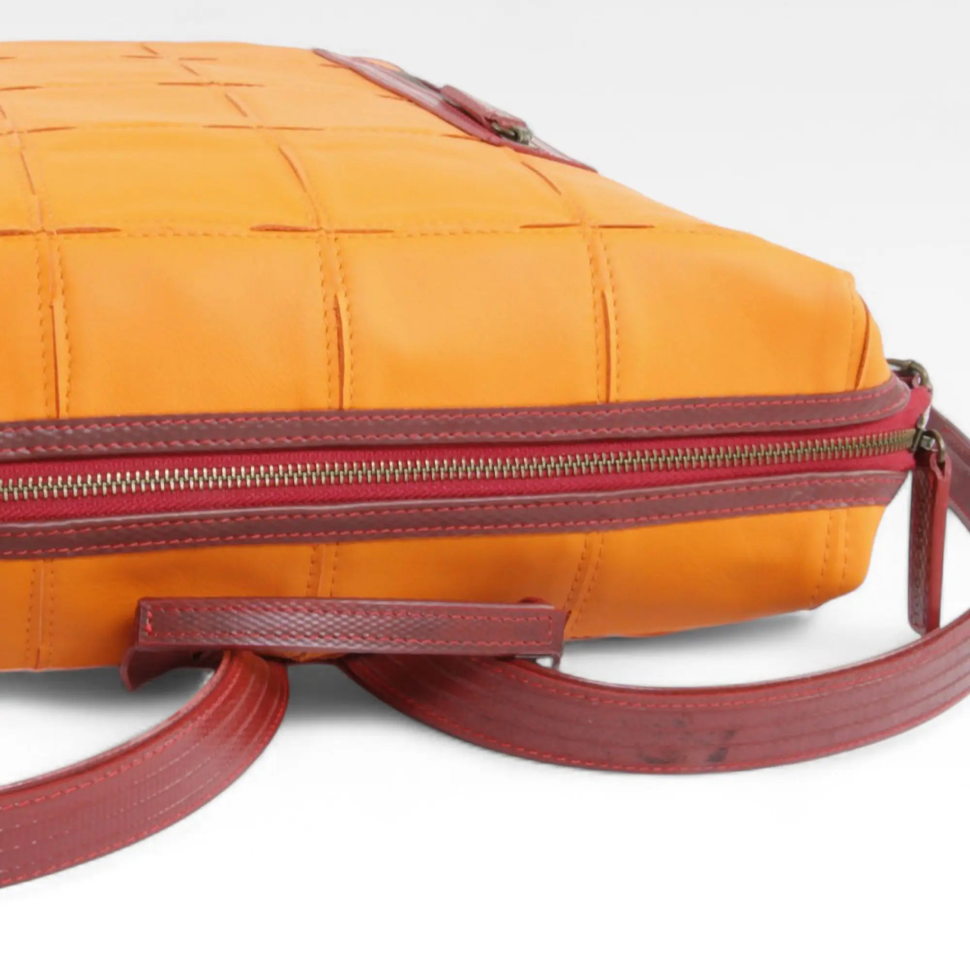backpack-orange-2-detail.webp
