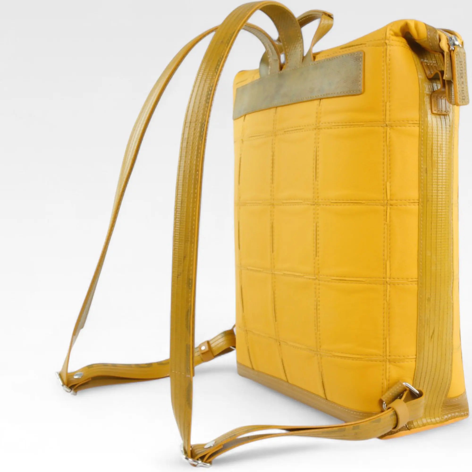 backpack-sunshine-yellow-5-detail.webp