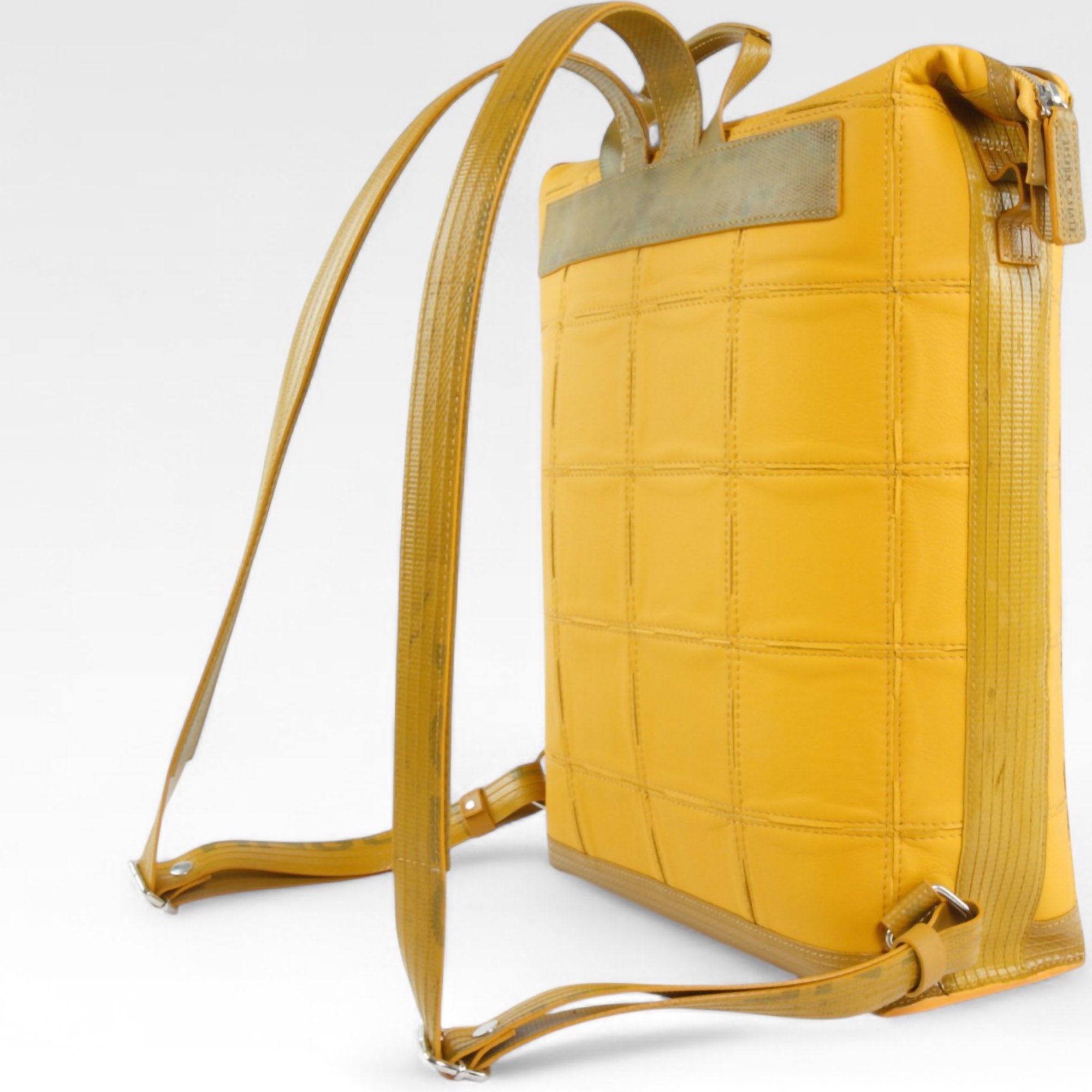 backpack-sunshine-yellow-5-detail_15084e25-e4de-47e9-b123-90833d41a979.jpg