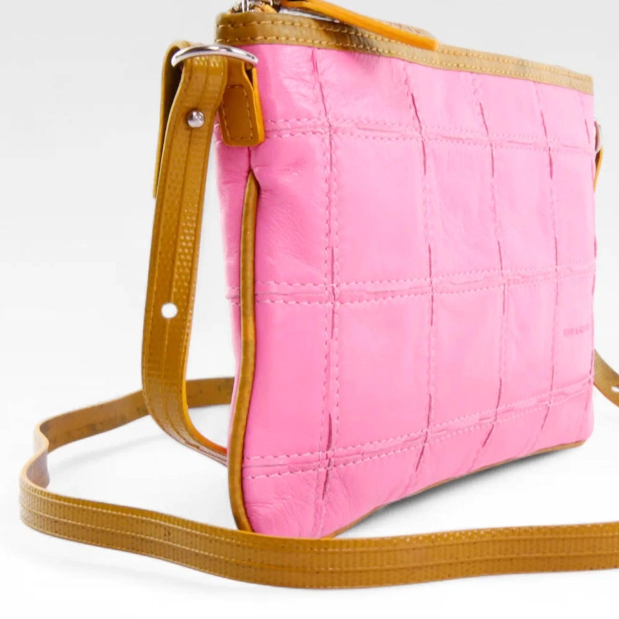 clutch-bag-bubblegum-pink-2-detail_709423bb-7ab0-4cd5-8f42-15e144718fd8.webp