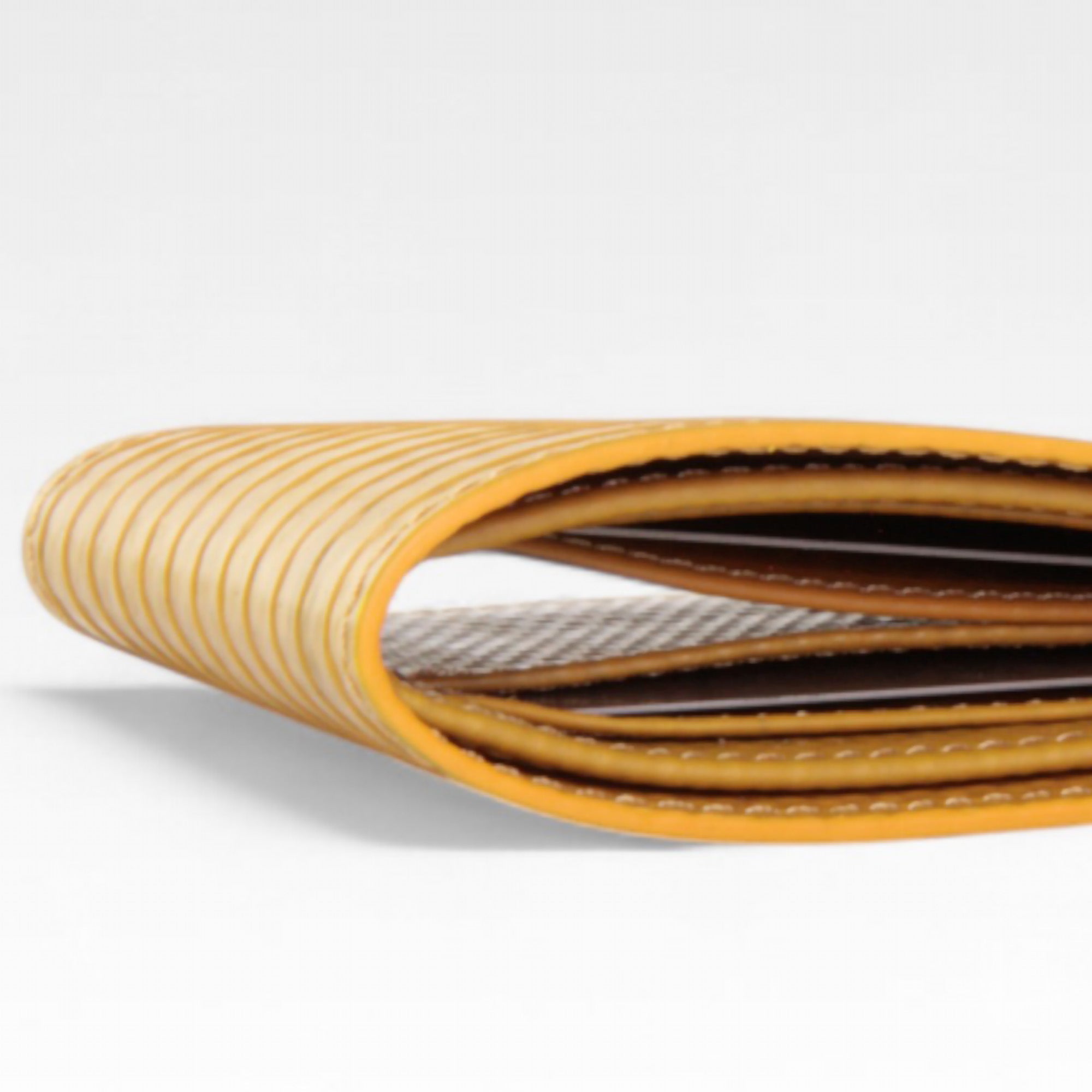 compact-wallet-yellow-hose-3-details.jpg