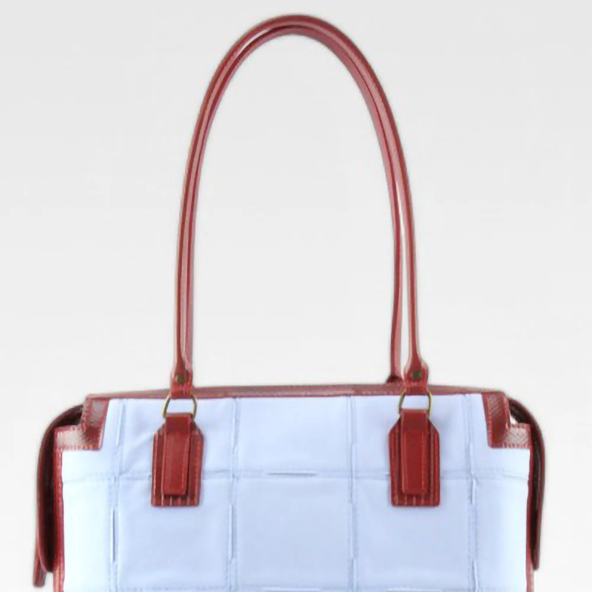 dutch-tote-pale-blue-1_-_details_6517665a-9c21-43fa-9ecf-852a1329a30e.webp