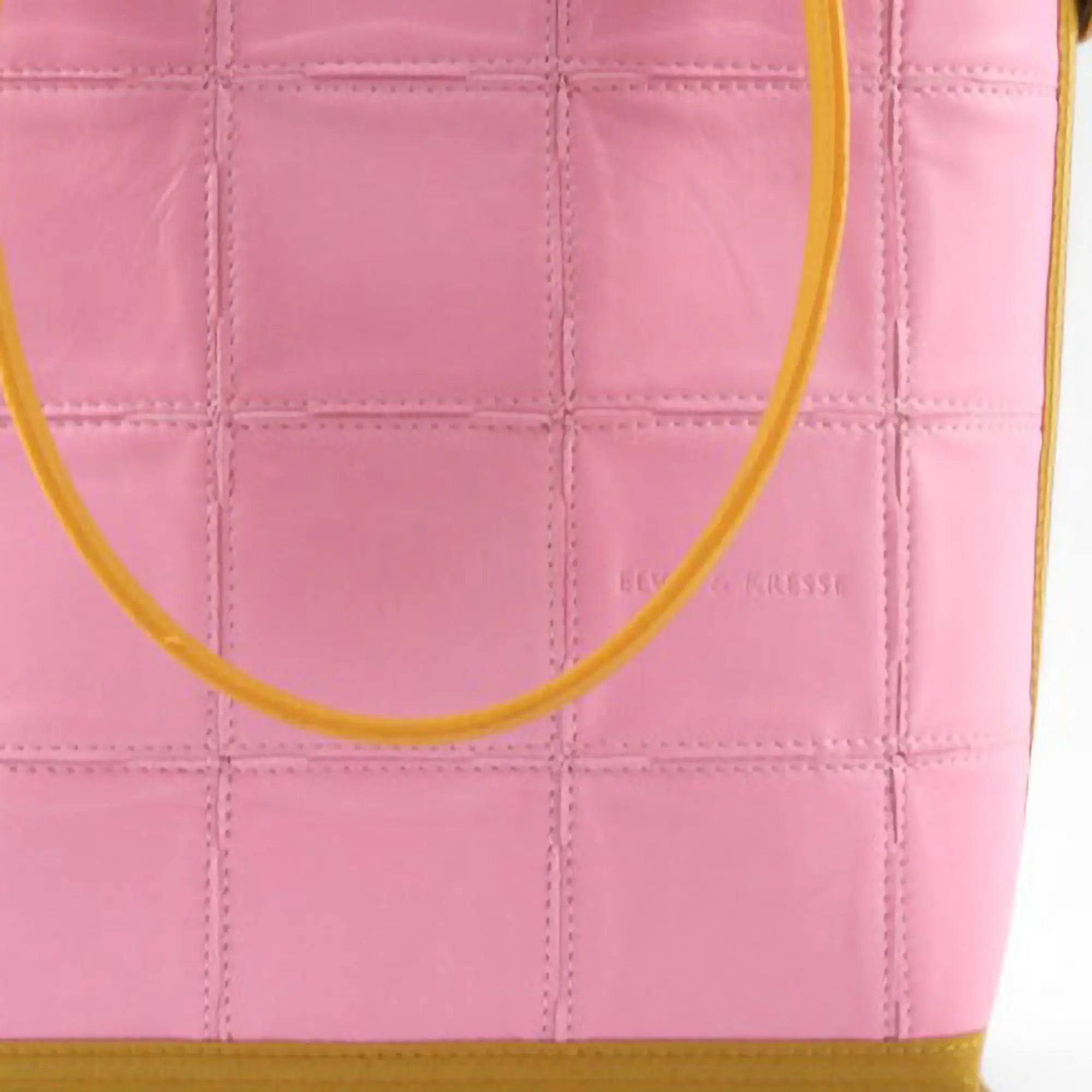 dutch-tote-pink-2_-_details_04b80ed5-b961-4a37-abb3-0ed94812466b.webp