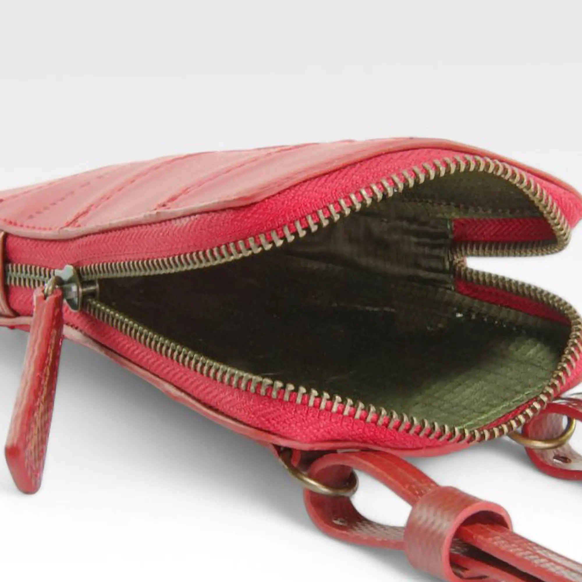 festival-pouch-red-5-details.webp