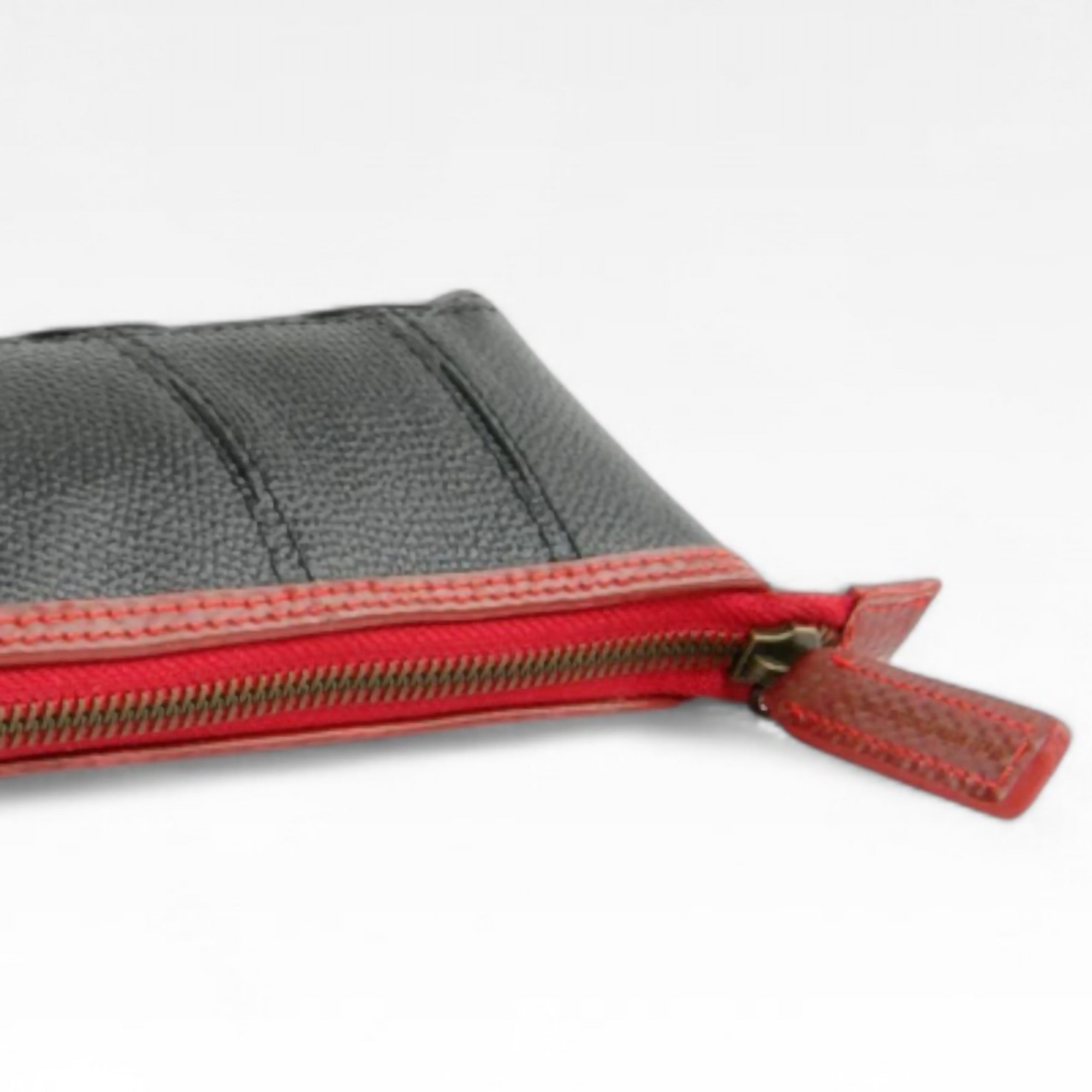 fh-pencil-case-black-red-4-details.jpg