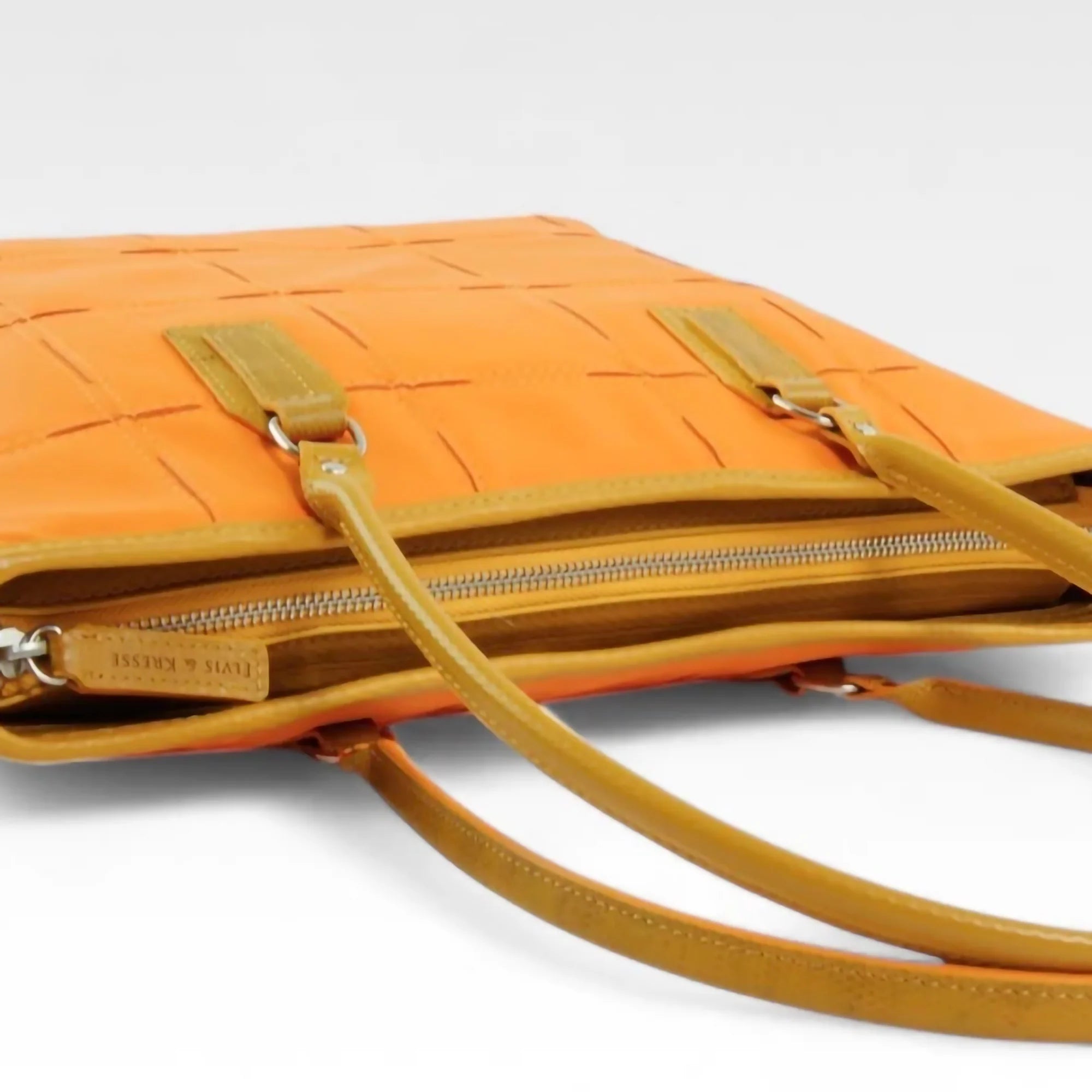 fh-tote-orange-6-details_128c972f-ae87-46c2-be5e-12cac5394e90.webp