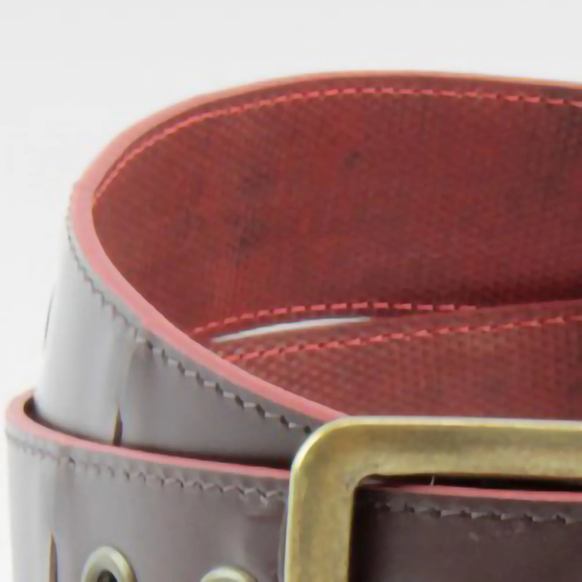 fire-hide-belt-burgundy-2-details.webp