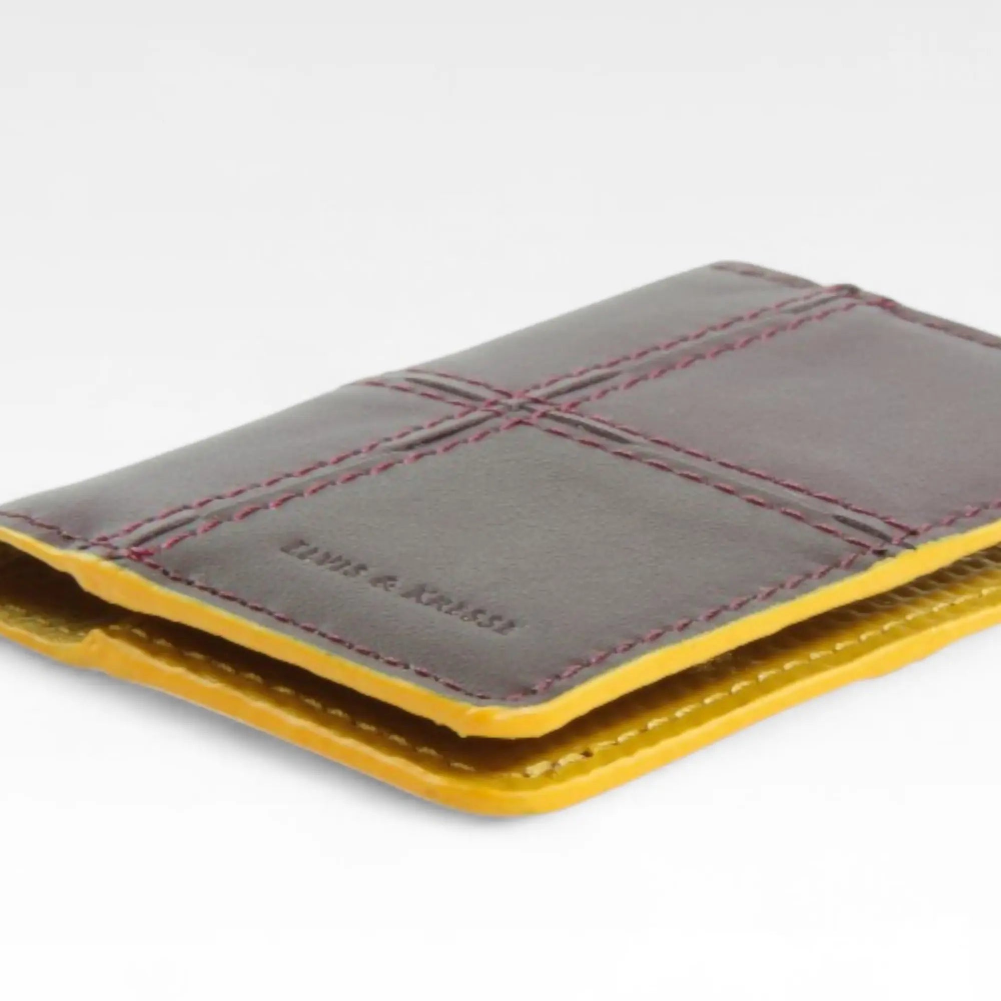 fire-hide-cardholder-grape-1-details.webp