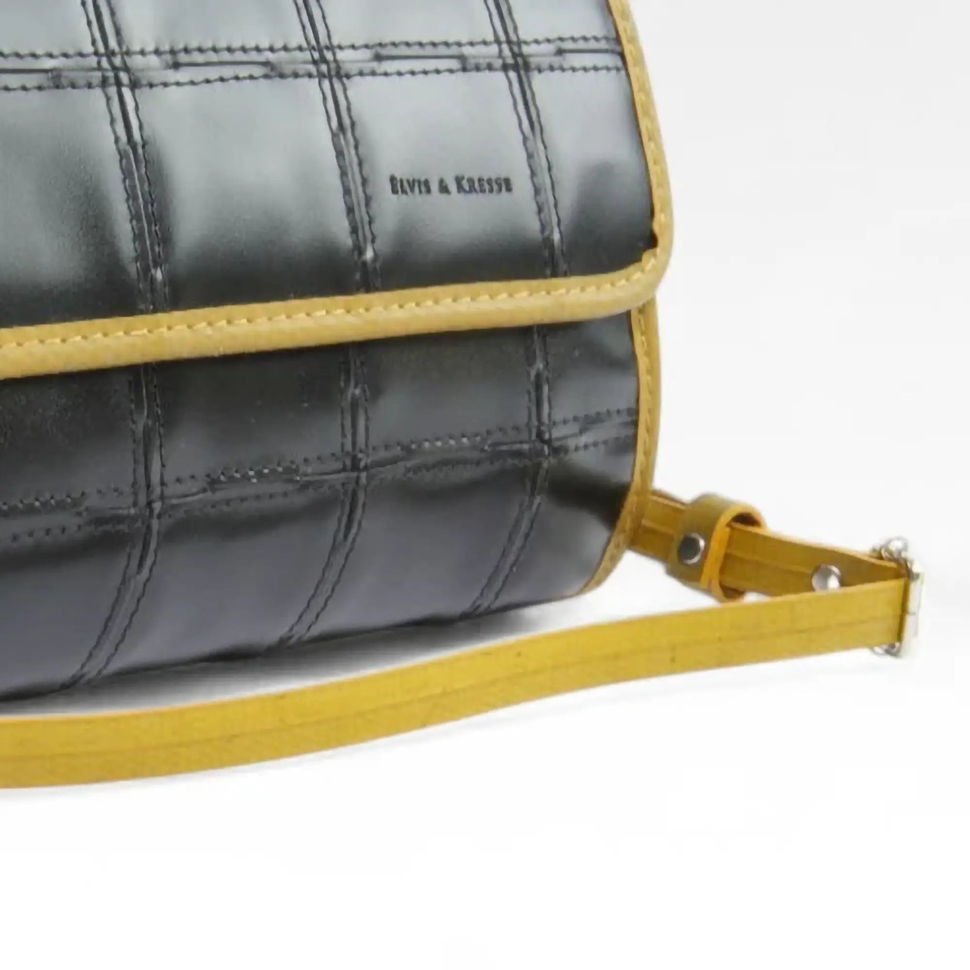 fire-hide-crossbody-black-yellow-2-details_58e165a4-f726-40cd-93b4-24fef2041469.webp