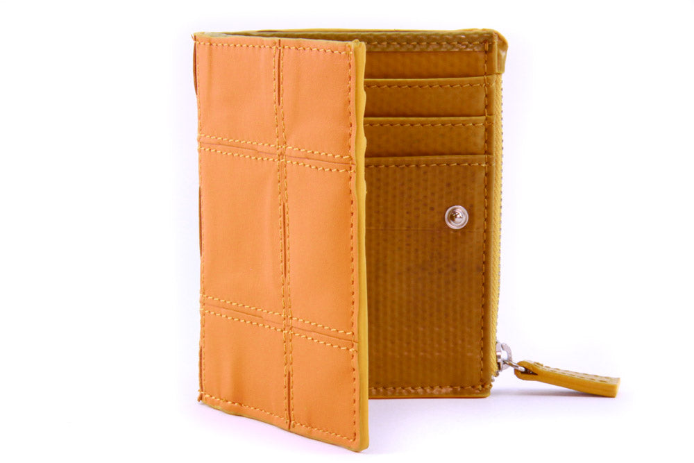 leather bifold wallet