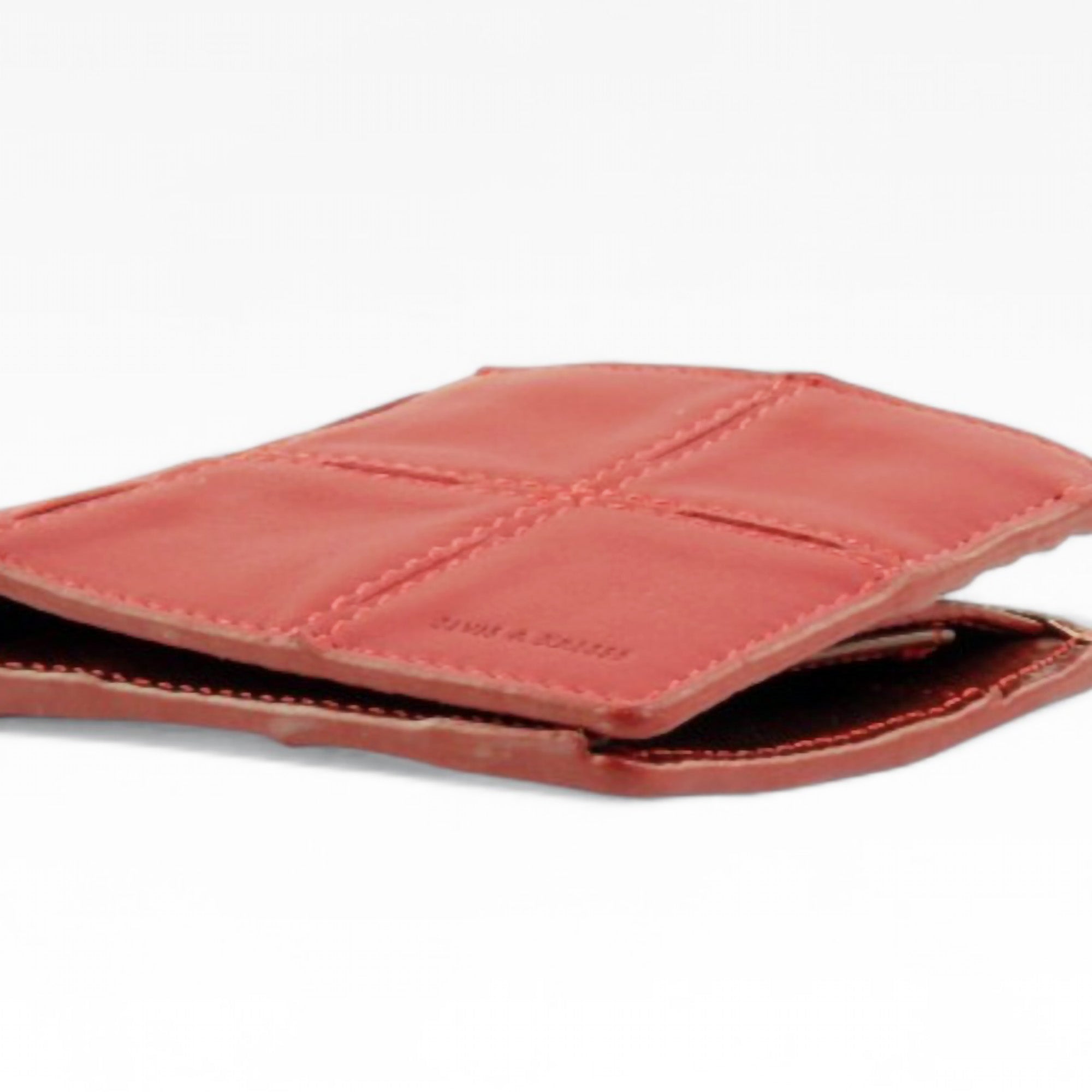 fire-hide-wallet-coin-red-3-details.jpg