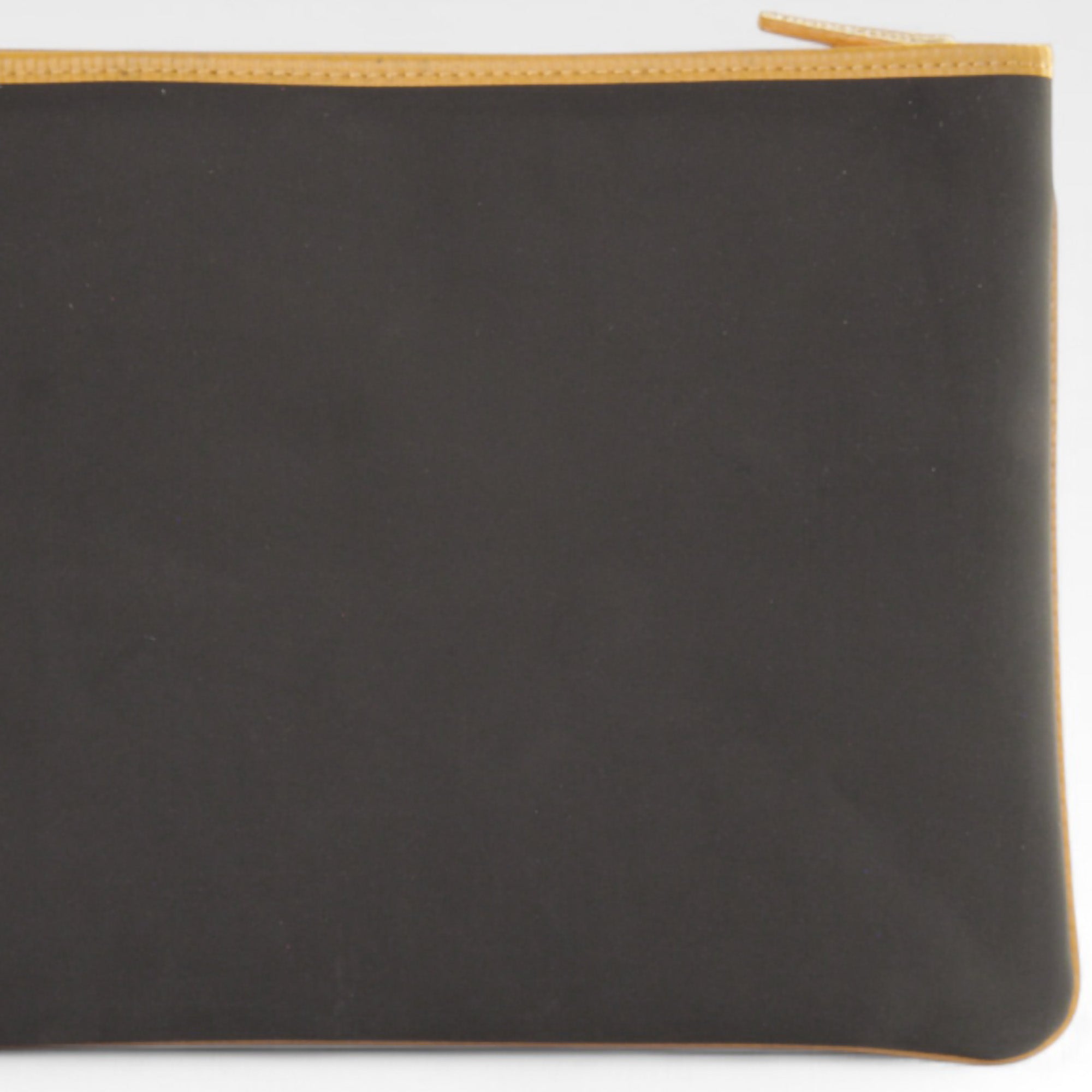 folio-laptop-case-black-yellow-1-details.jpg