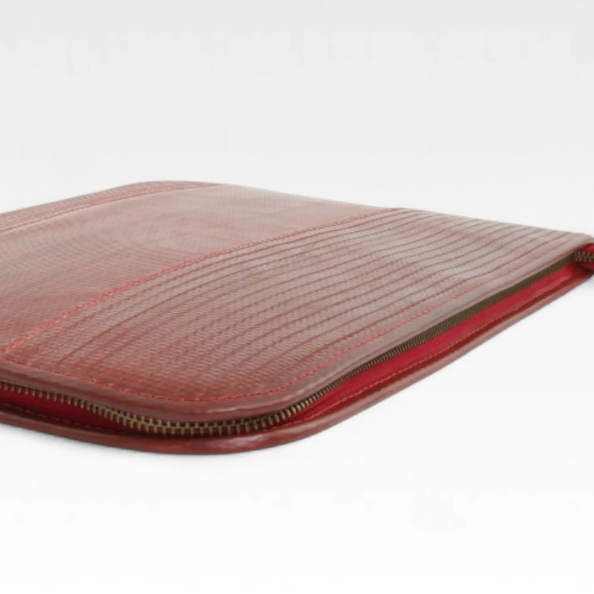 folio-laptop-case-red-3-details.webp