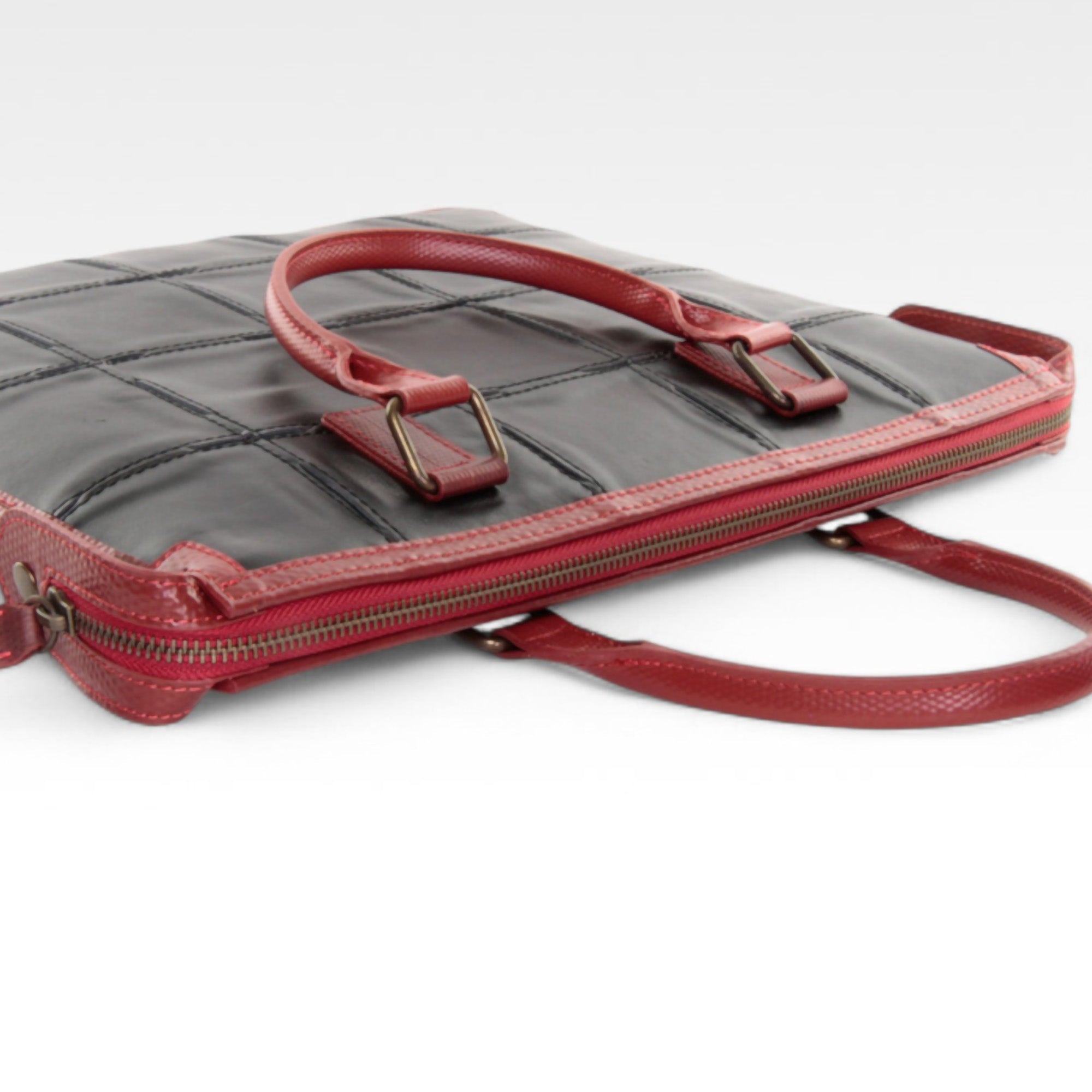 laptop-bag-black-red-4-details.jpg