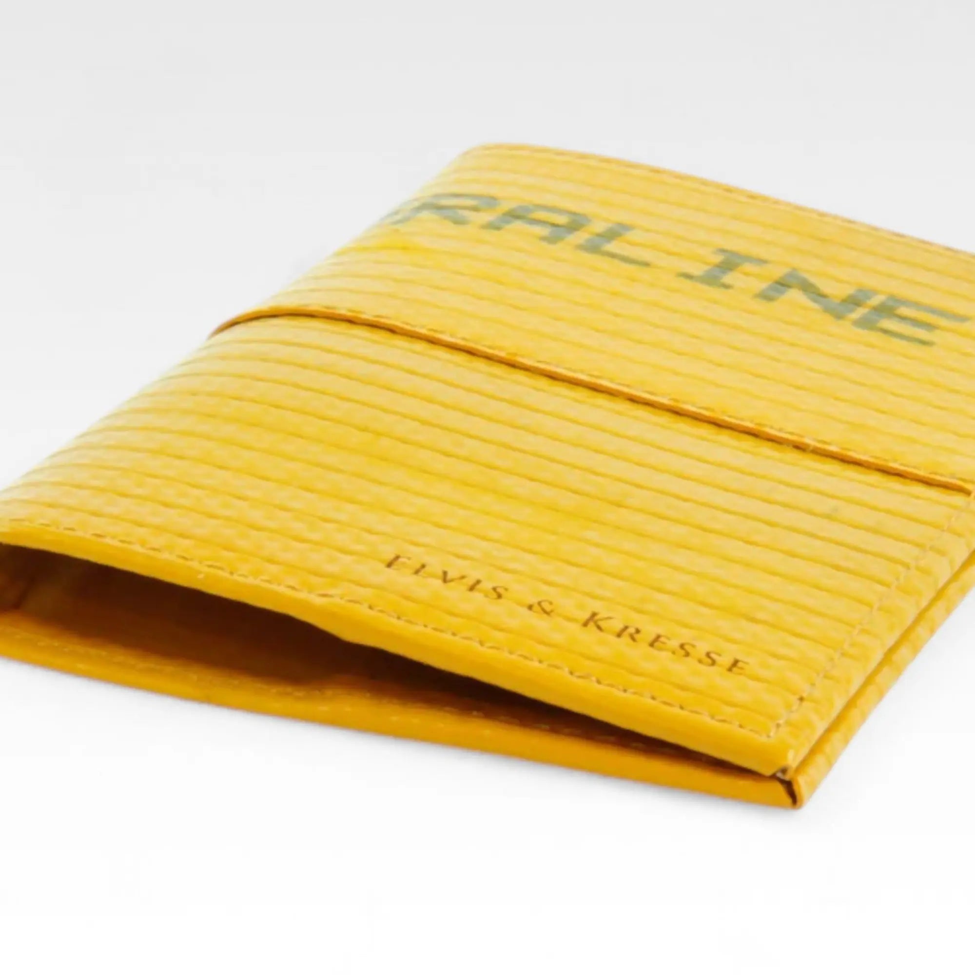 passport-cover-yellow-1-details.webp