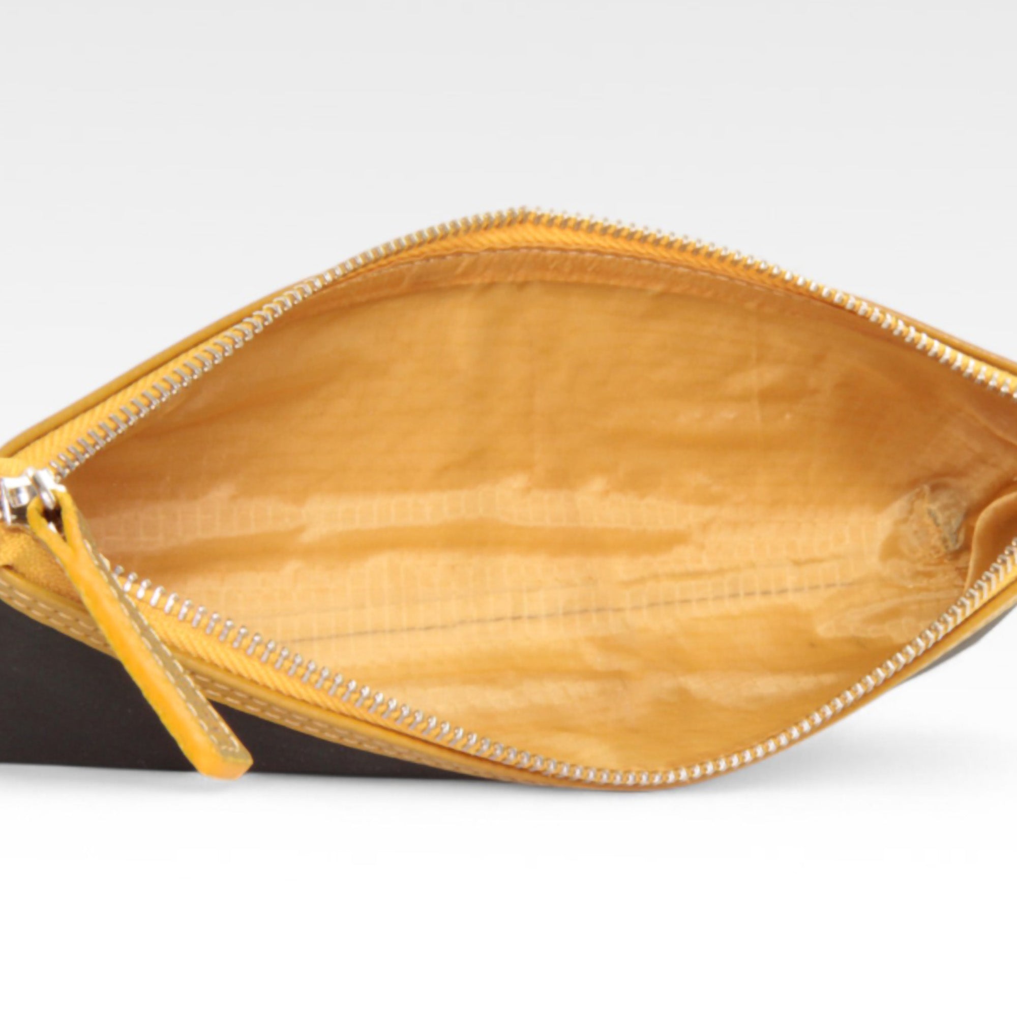 pencil_case_black_yellow_3-details.jpg