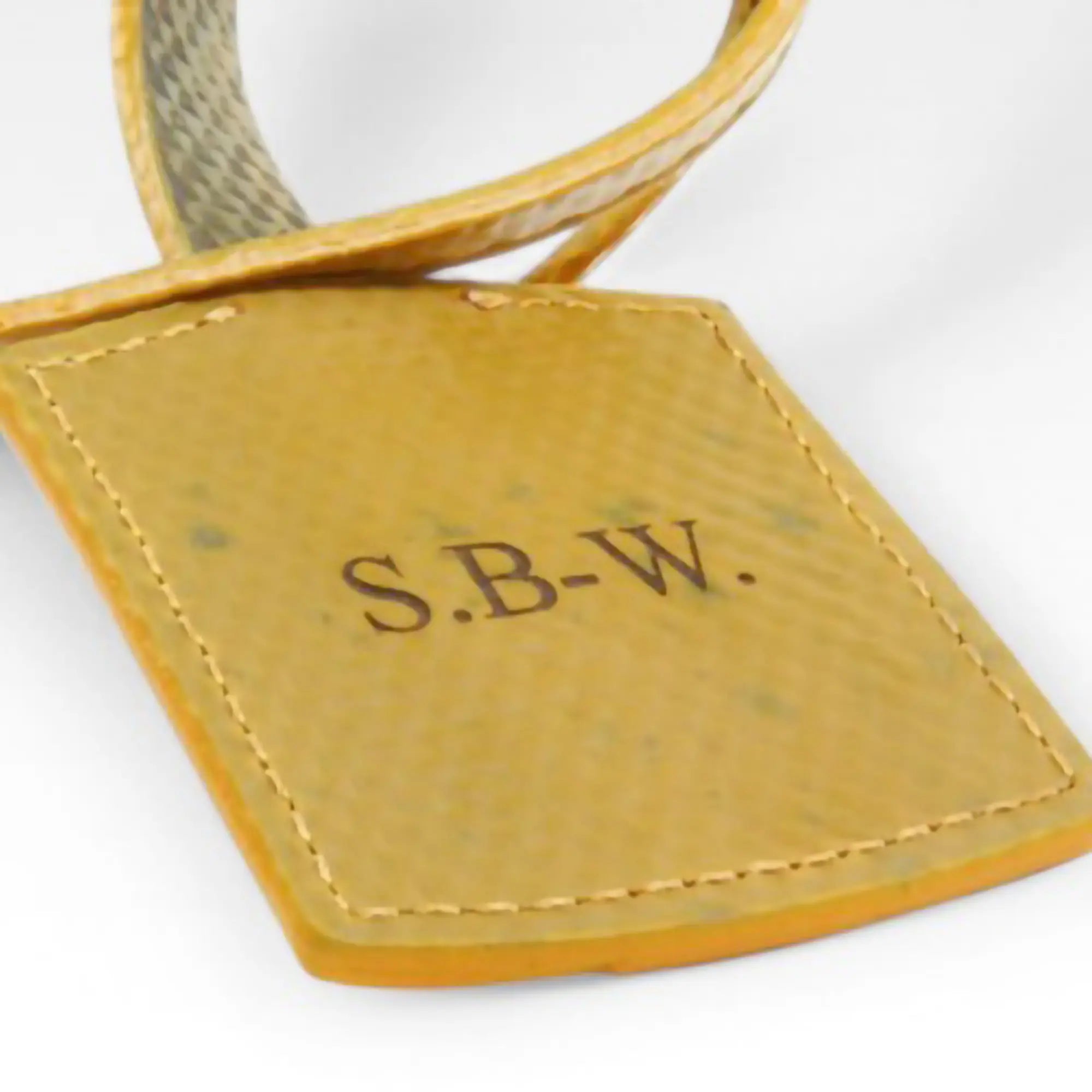 personalised-charm-yellow-details.webp