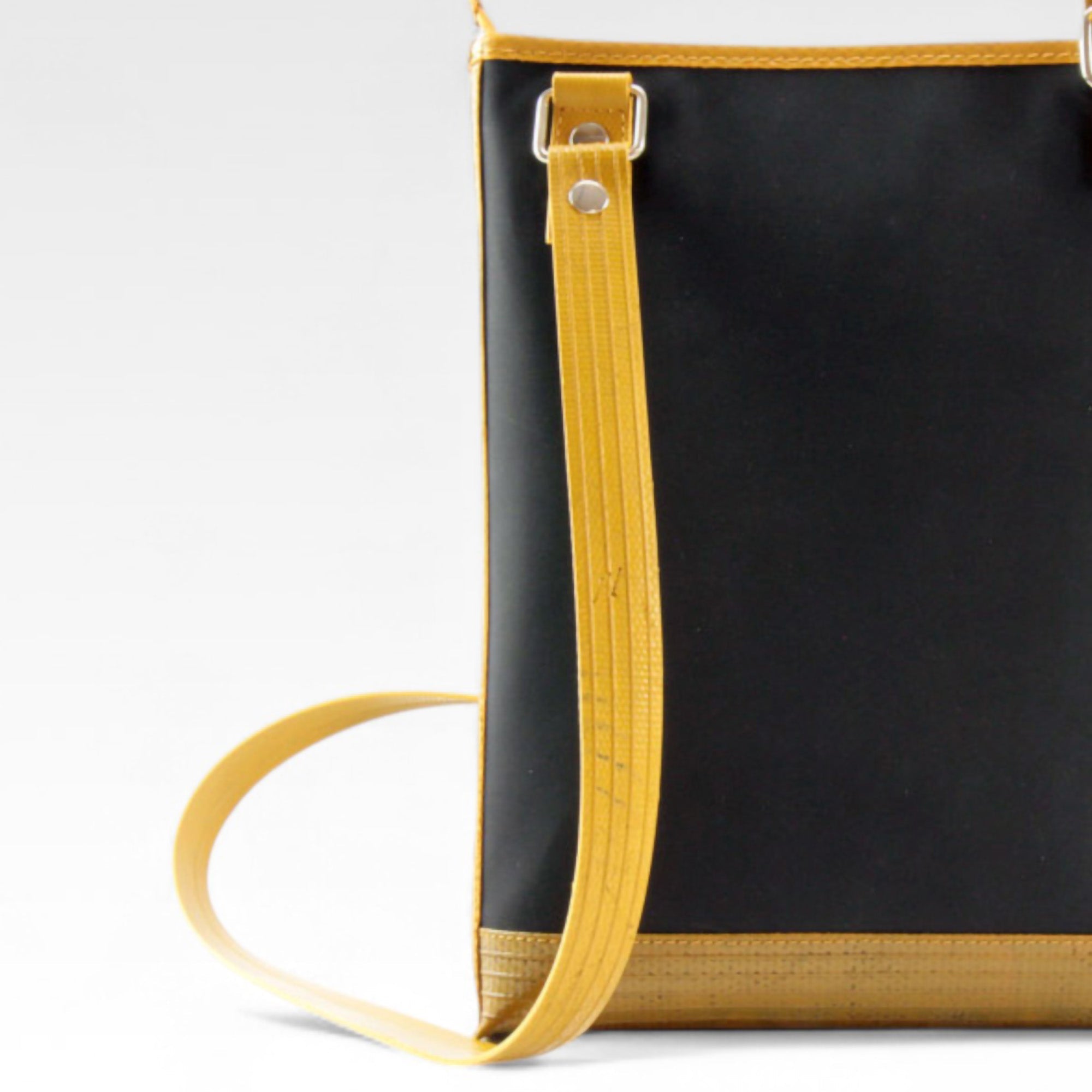 reporter-bag-black-yellow-3-details.jpg