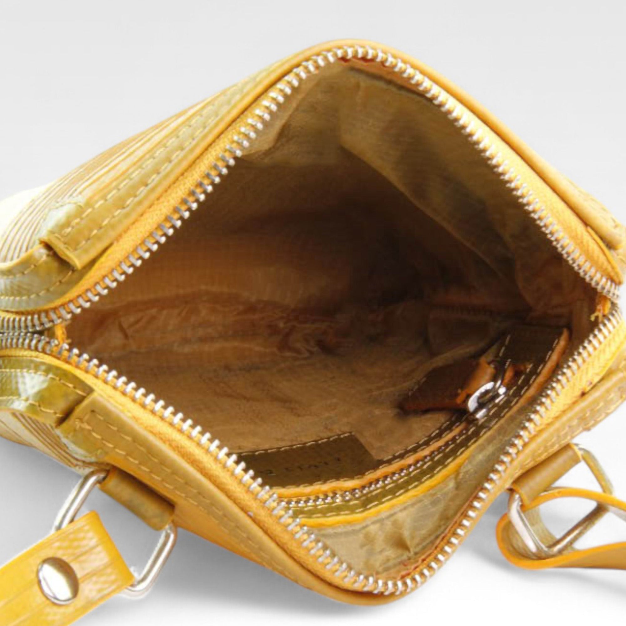 saddle-bag-yellow-5-details_3acc4616-d7e1-4b9b-bf23-0185626141a7.jpg