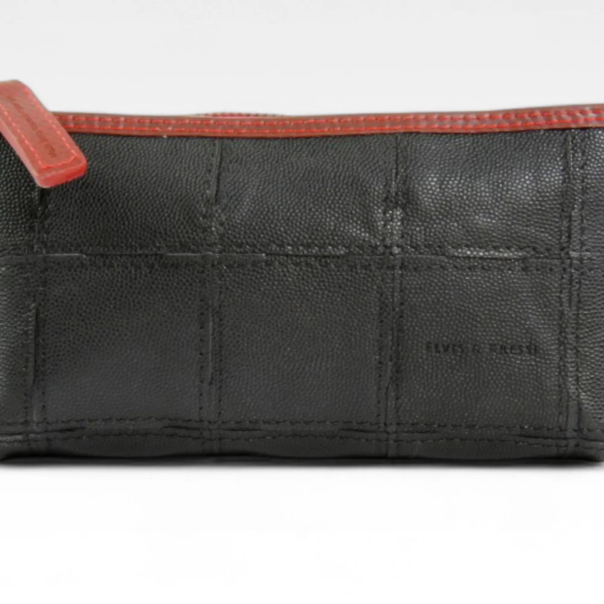 toiletry-cosmetics-pouch-black-red-5-details.webp