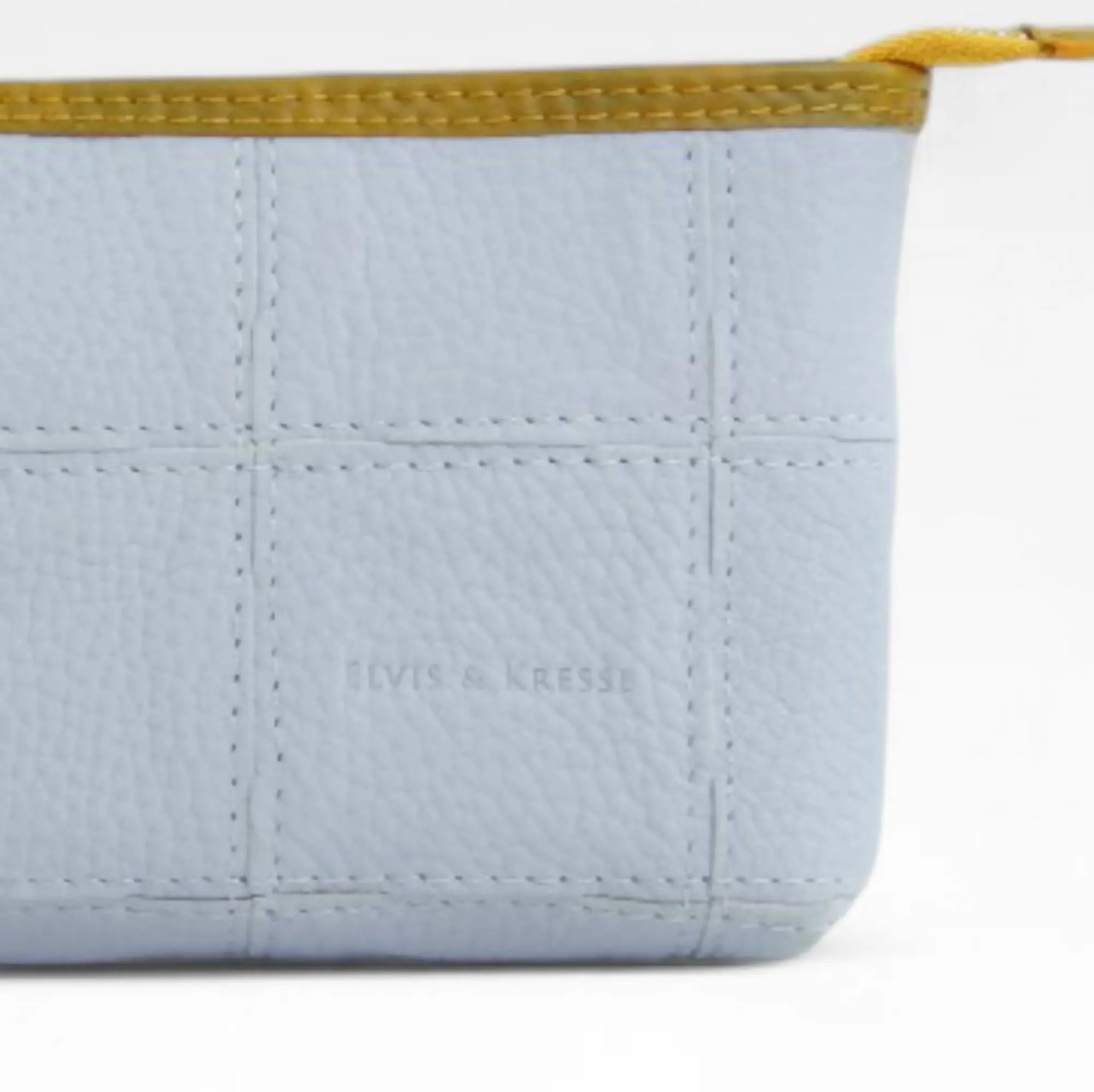 toiletry-cosmetics-pouch-pale-blue-5-details.webp