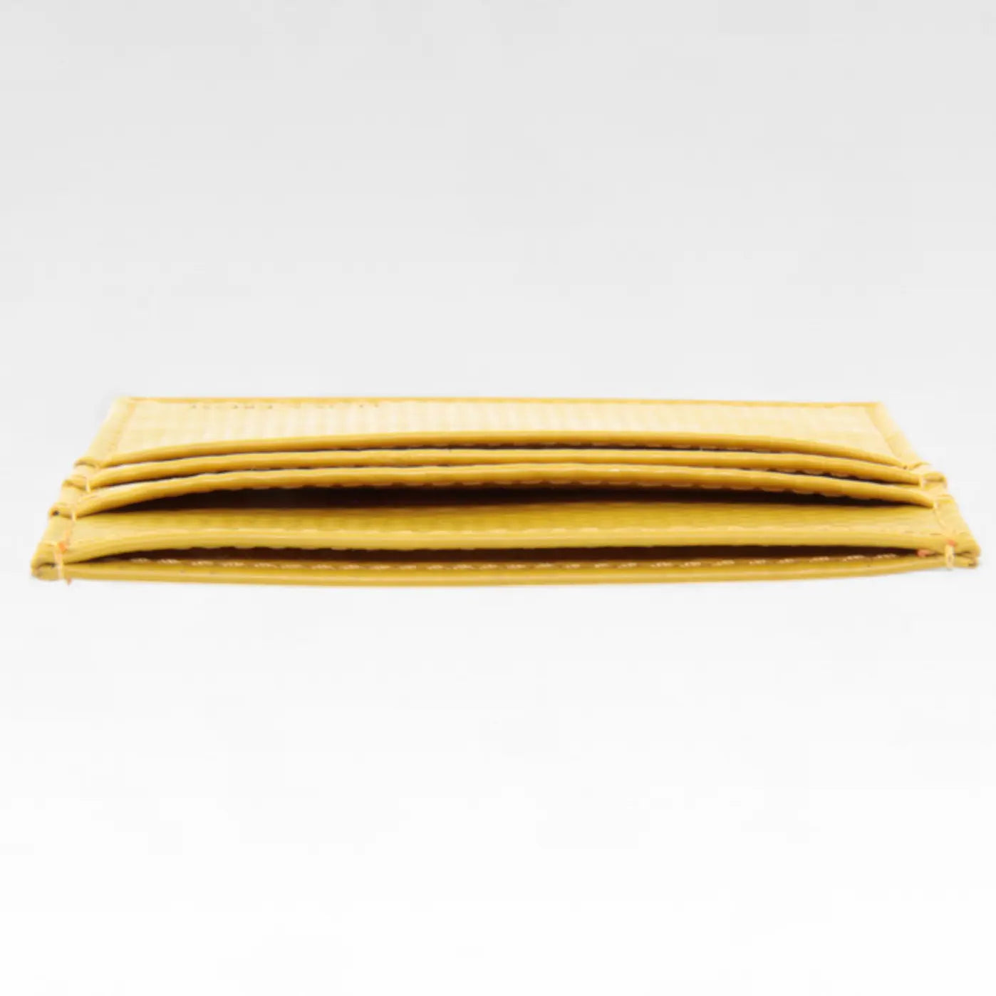triple-cardholder-yellow-2-detail.webp