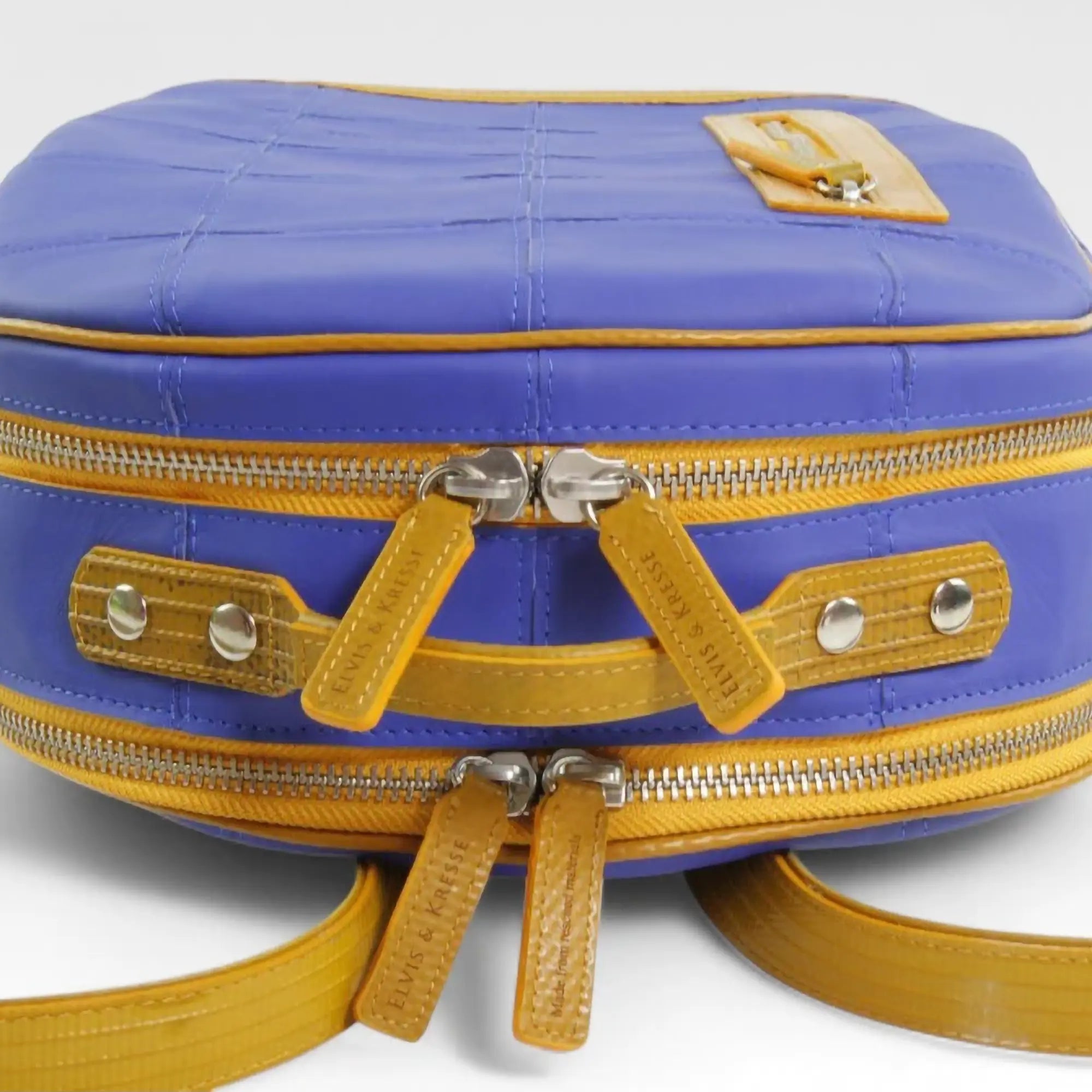 voyager-back-pack-cobalt-yellow-5-details_b688198b-21bf-4e72-a6ed-001d7a58139d.webp