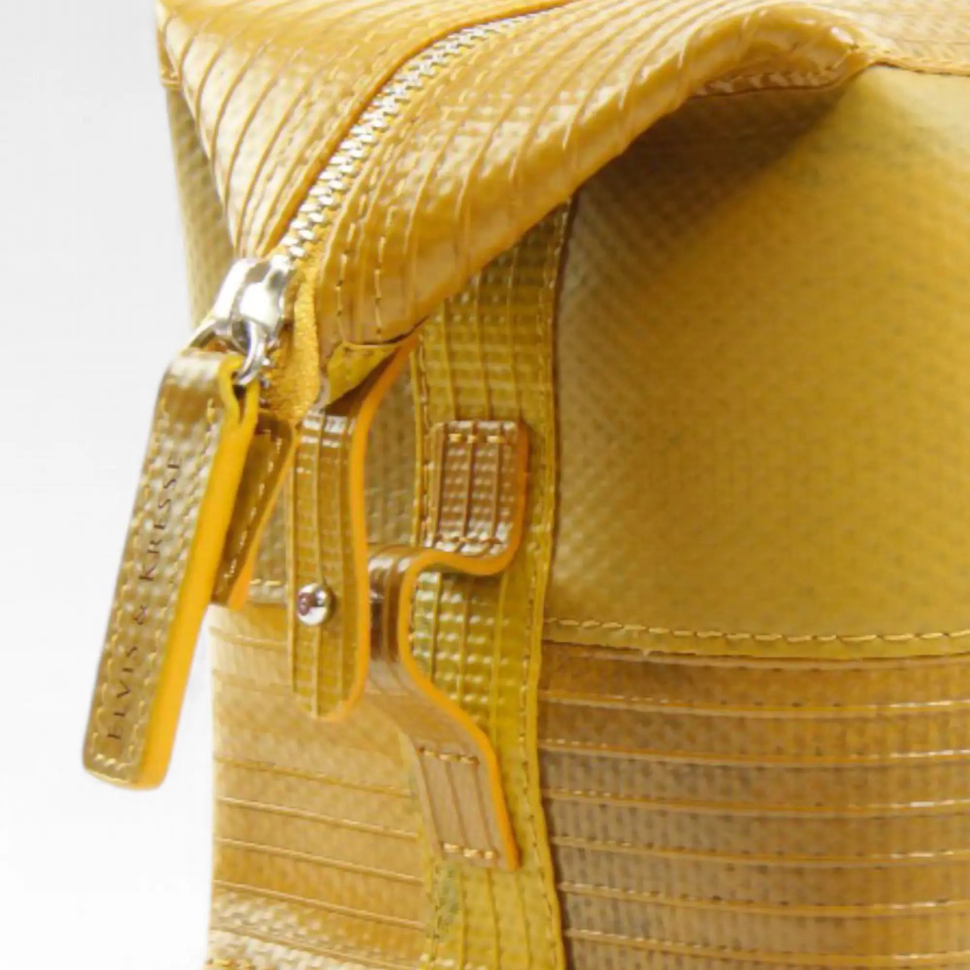 washbag-large-yellow-2-details.webp