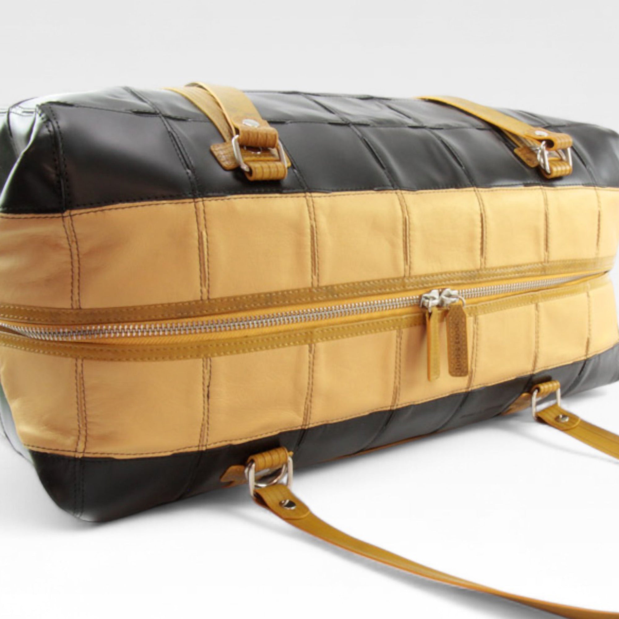 weekend-bag-fh-black-yellow-gold-5-details.jpg