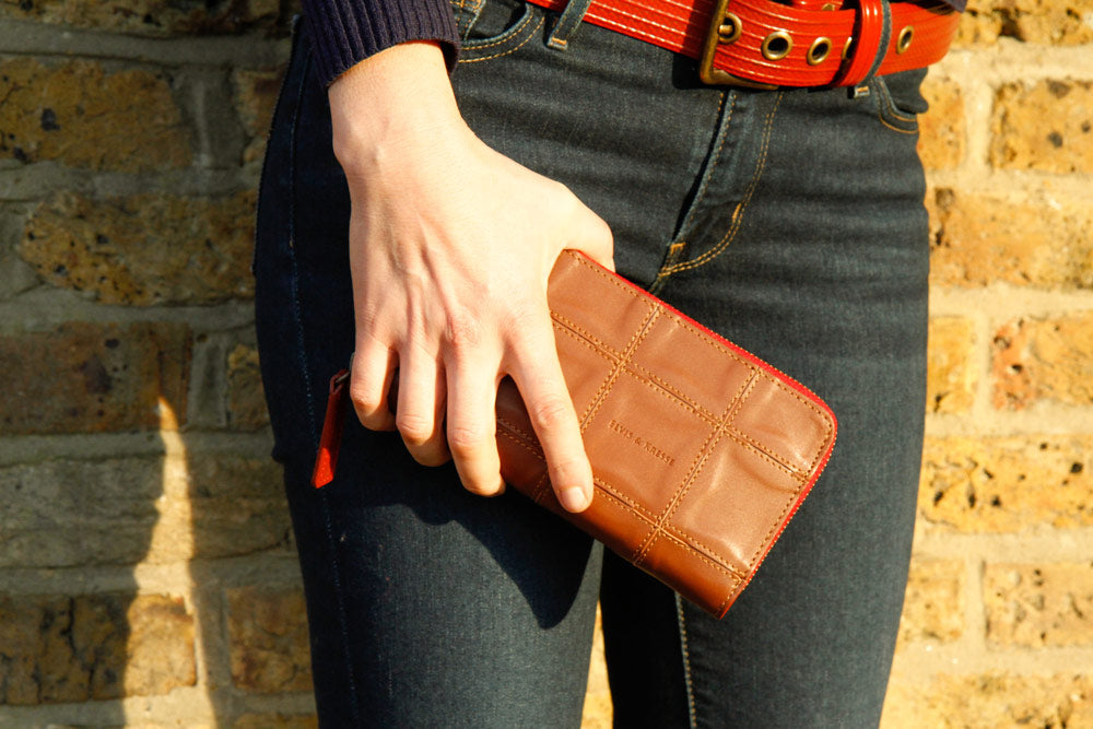 Recycled leather purse by Elvis & Kresse